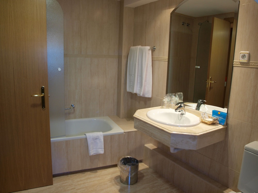 Double Room - Photo 7