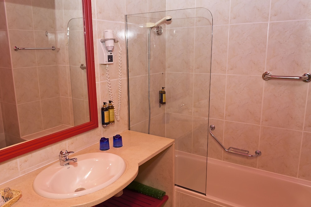 Suite - Photo 8