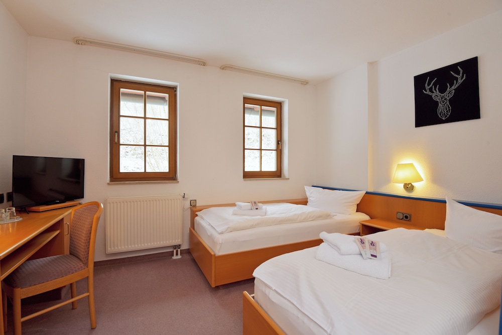 Standard Twin Room, 2 Twin Beds, Private Bathroom, Hill View photo 1