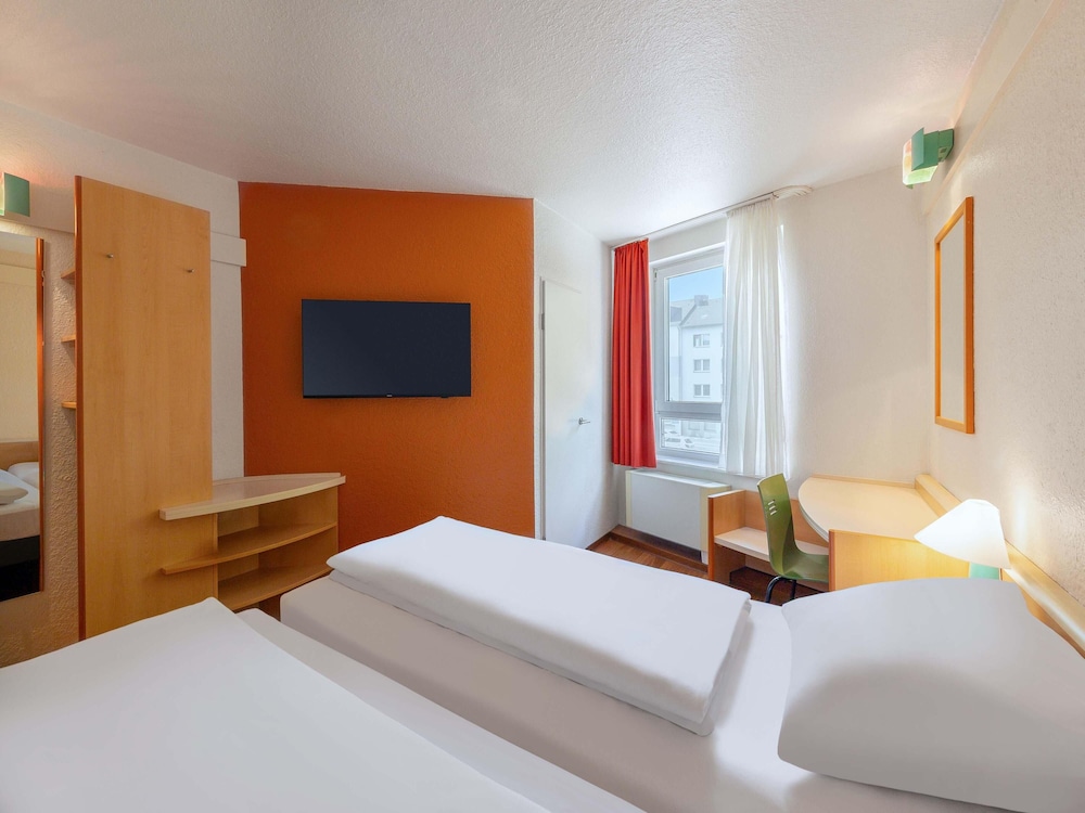 Twin Room - Photo 2