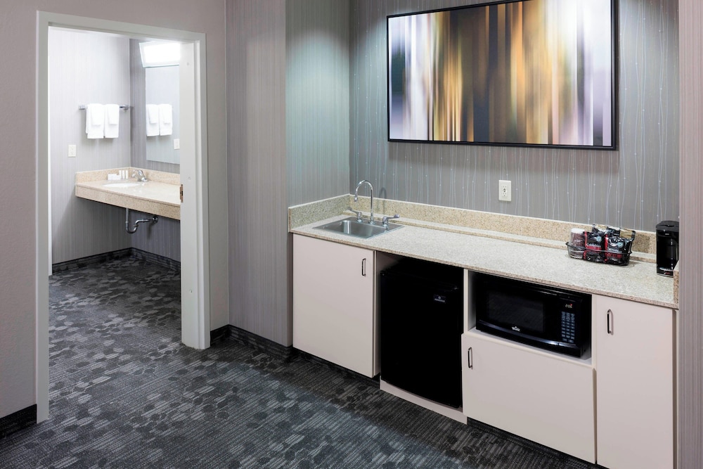 Suite, 1 Bedroom - Photo 4