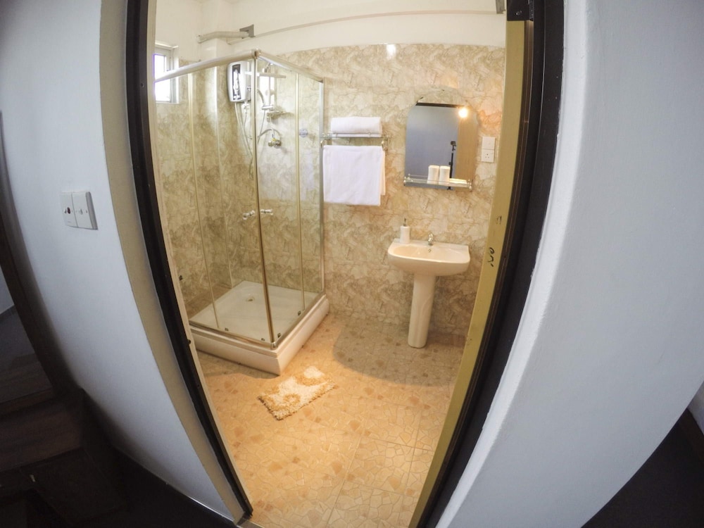 Deluxe Triple Room, 1 Bedroom, Private Bathroom photo 2