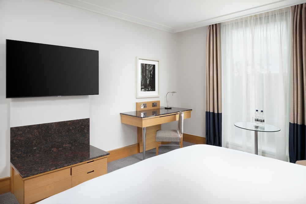 Suite, 1 King Bed - Photo 3