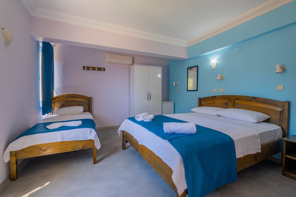Triple Room, 2 Bedrooms, Sea View photo 1