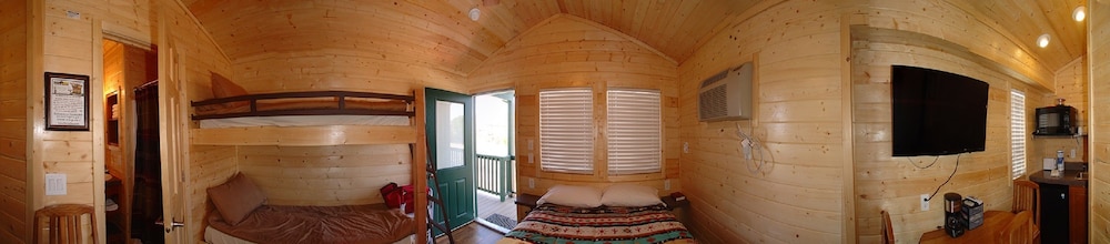 Cabin (No Pets) photo 2