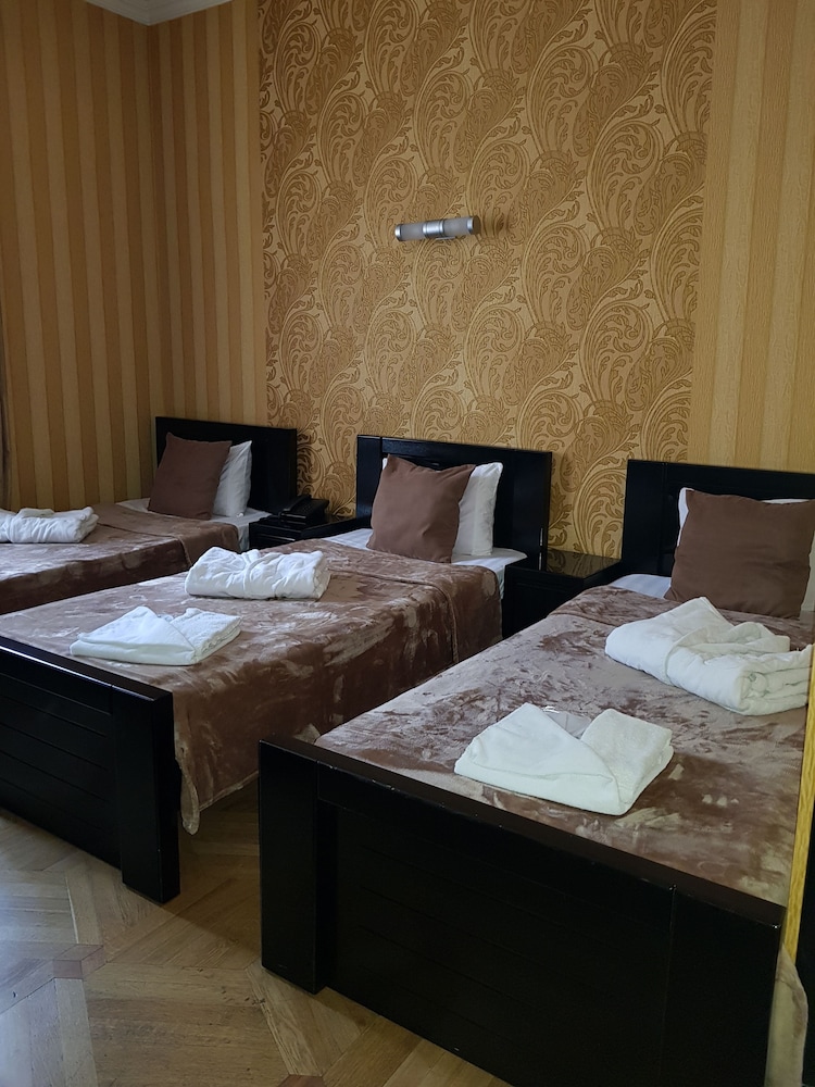 Junior Quadruple Room, 2 Twin Beds photo 1