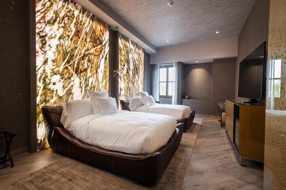 Deluxe Suite - Photo 2