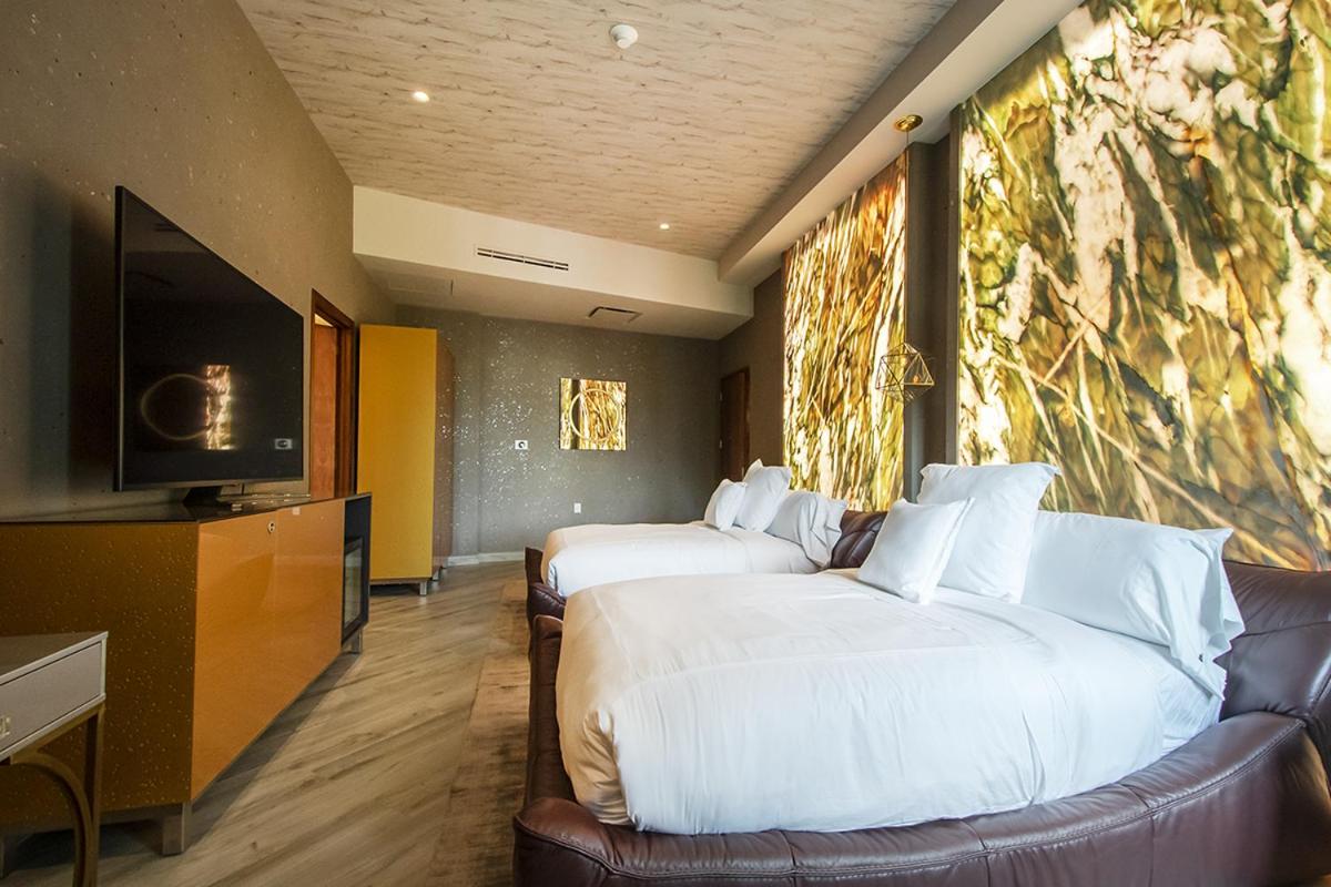 Deluxe Suite - Photo 6