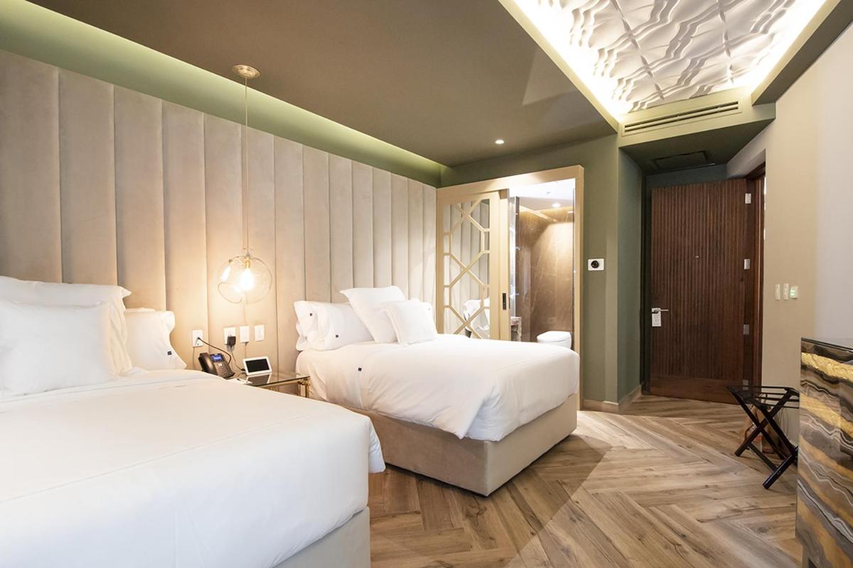 Twin Room with Balcony - Photo 4