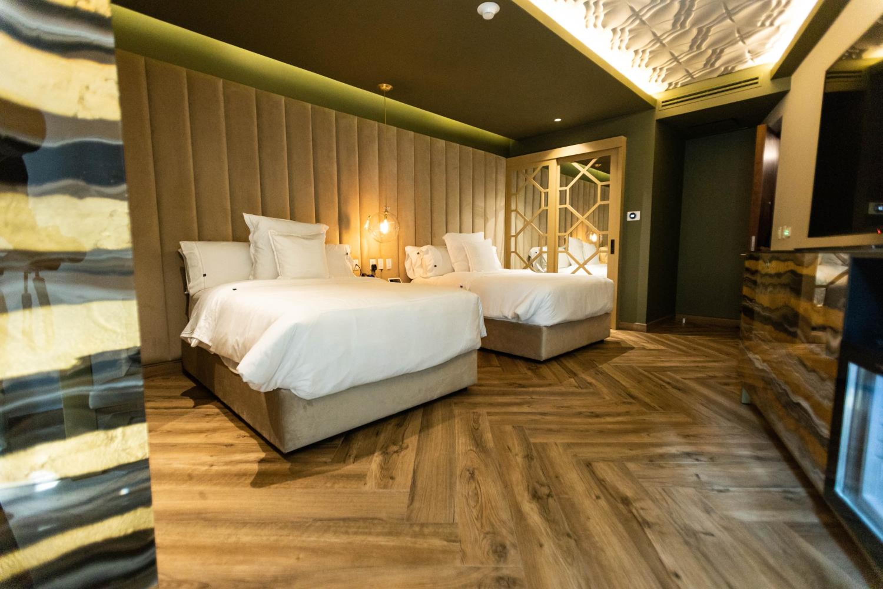 Twin Room with Balcony - Photo 5