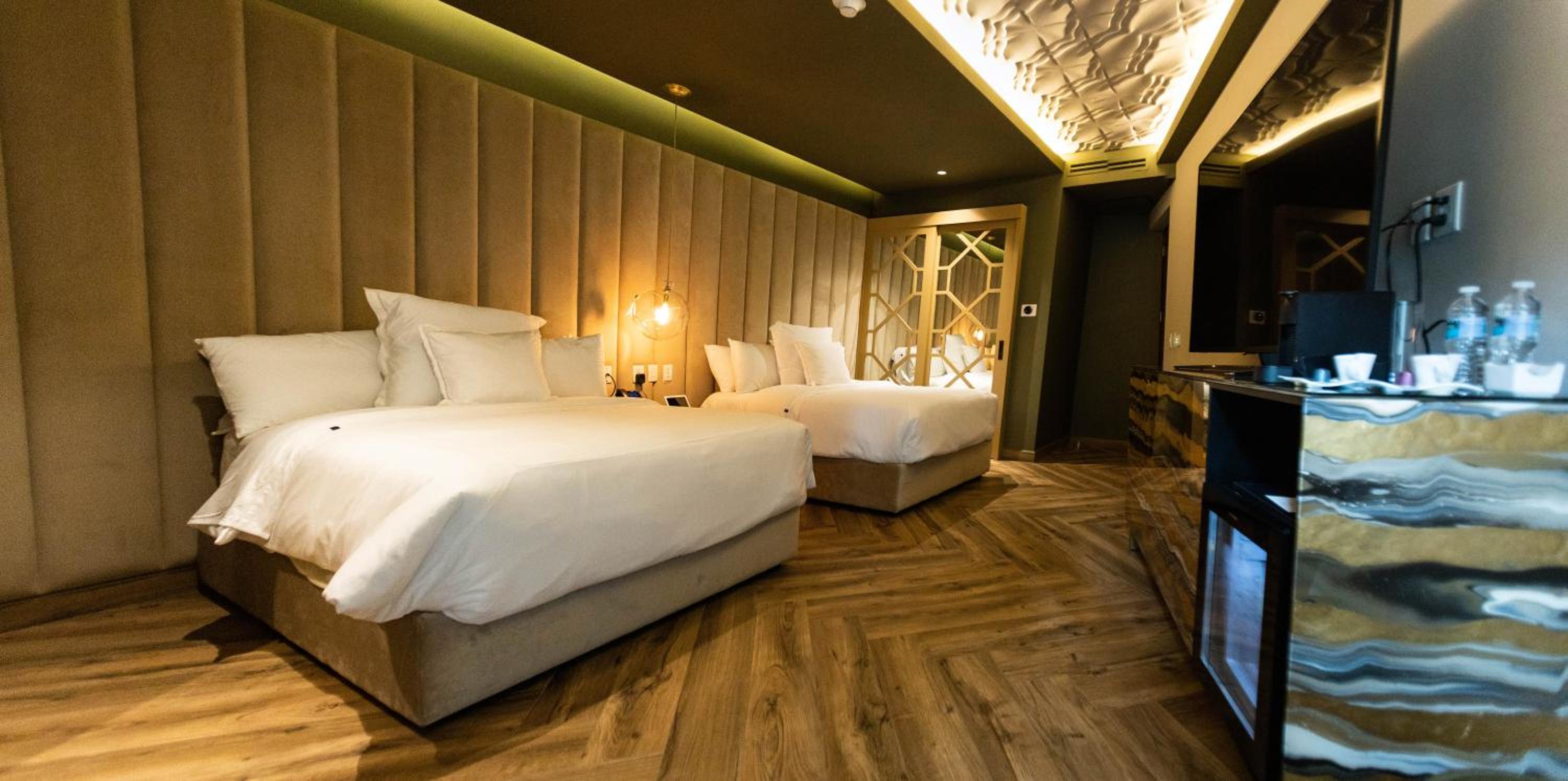 Twin Room with Balcony - Photo 3