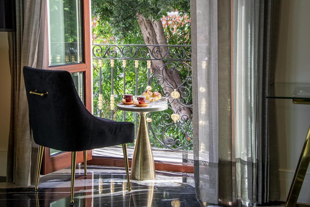 King Room with Balcony - Photo 2