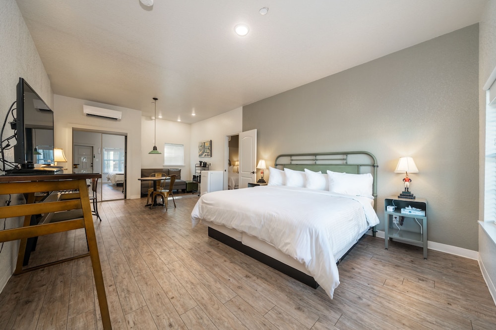 Comfort Room, 1 Bedroom, Non Smoking, Courtyard View