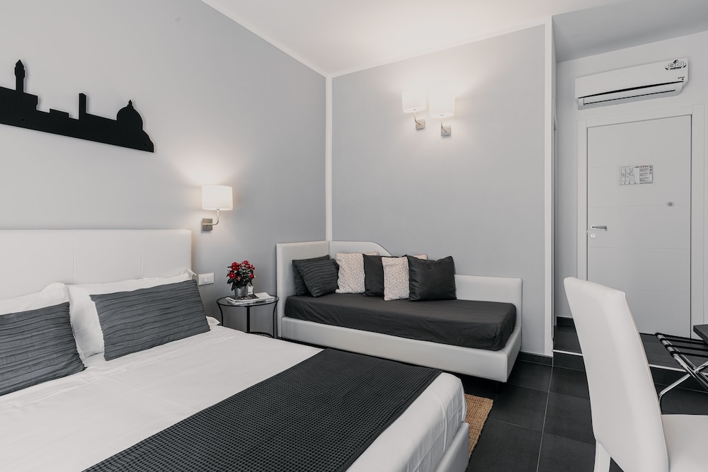 Deluxe Triple Room, 1 Bedroom, Balcony photo 2