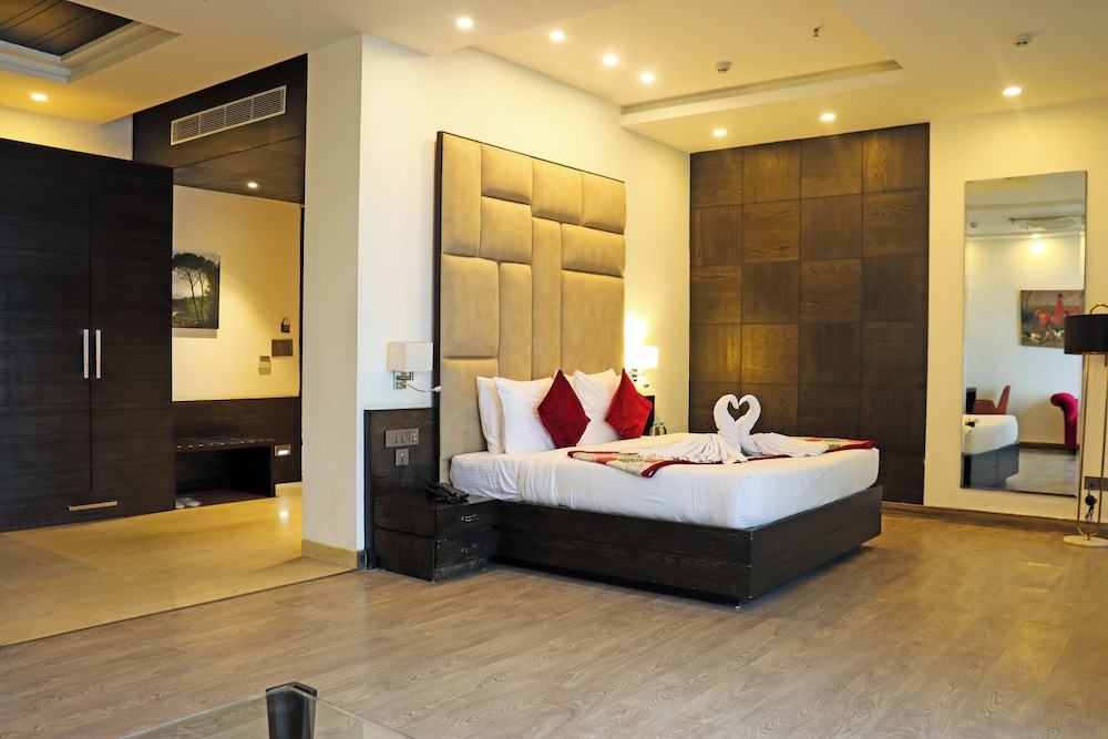 King Jacuzzi Suite - Photo 1
