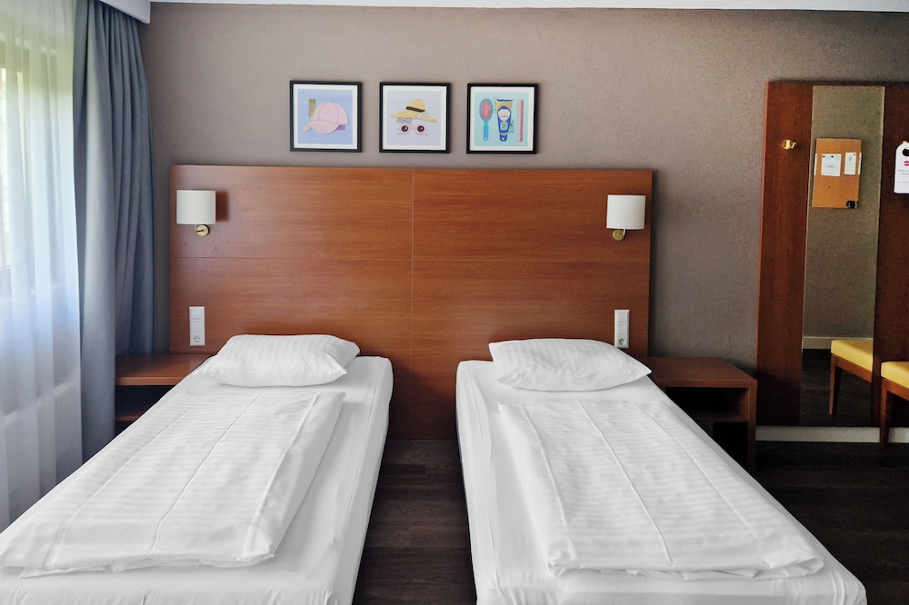 Standard Room, 2 Twin Beds - Photo 1