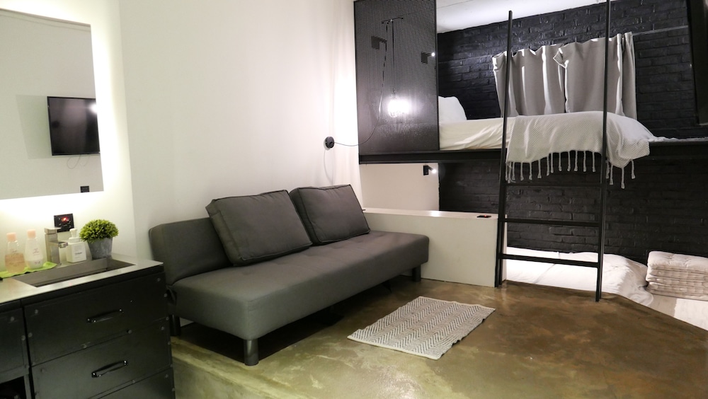 Tre (Additional Fee For Extra Bed)