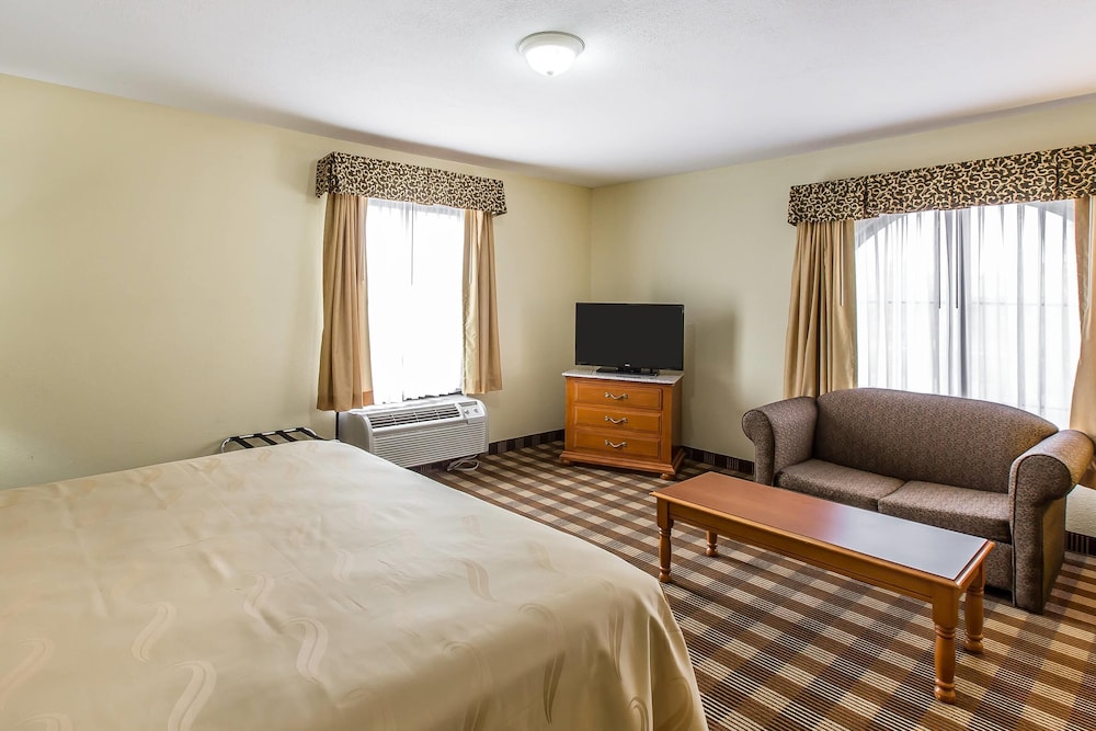 Standard Room, 1 King Bed with Sofa bed, Non Smoking - Photo 1