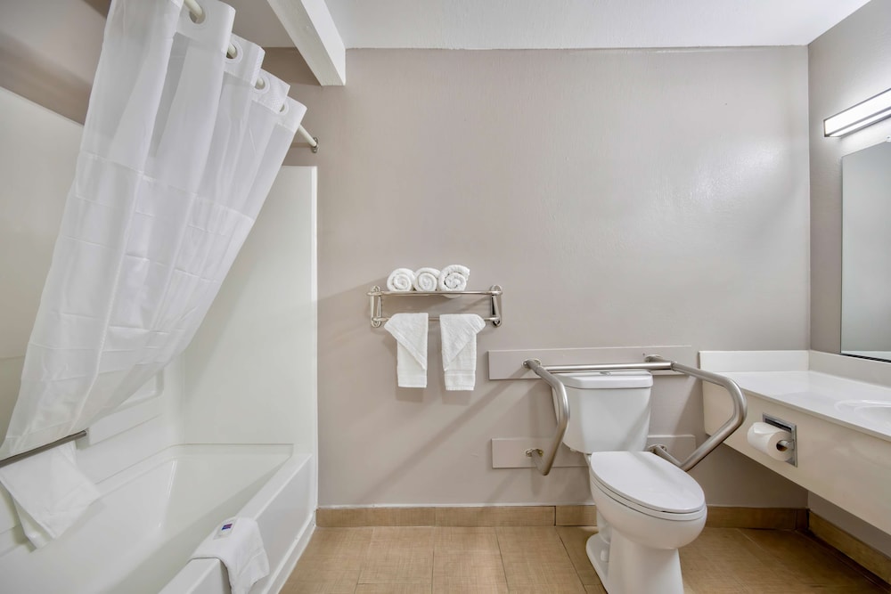 Standard Room, 2 Double Beds, Accessible, Non Smoking photo 3