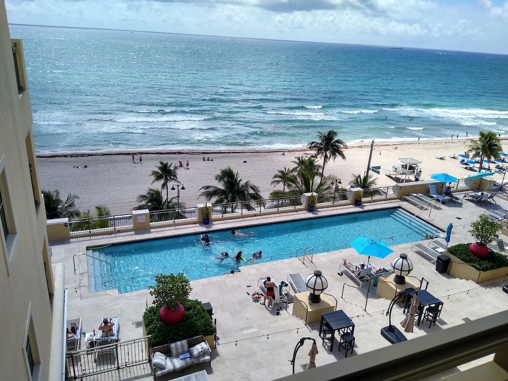 Oceanfront Luxury Studio, 1 King Bed with Kitchen