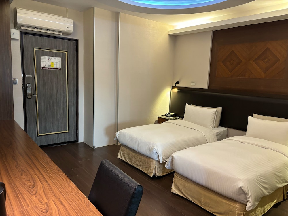 Standard Twin Room - Photo 10