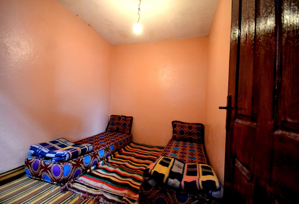 Economy Twin Room photo 2