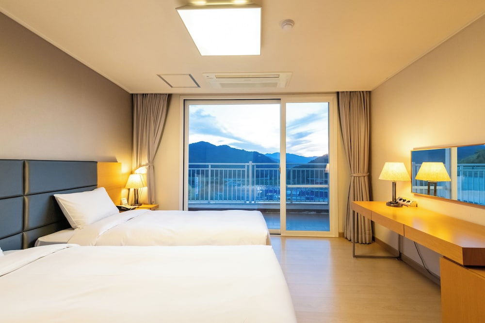 [Condominium] Family Suite Twin - Photo 3