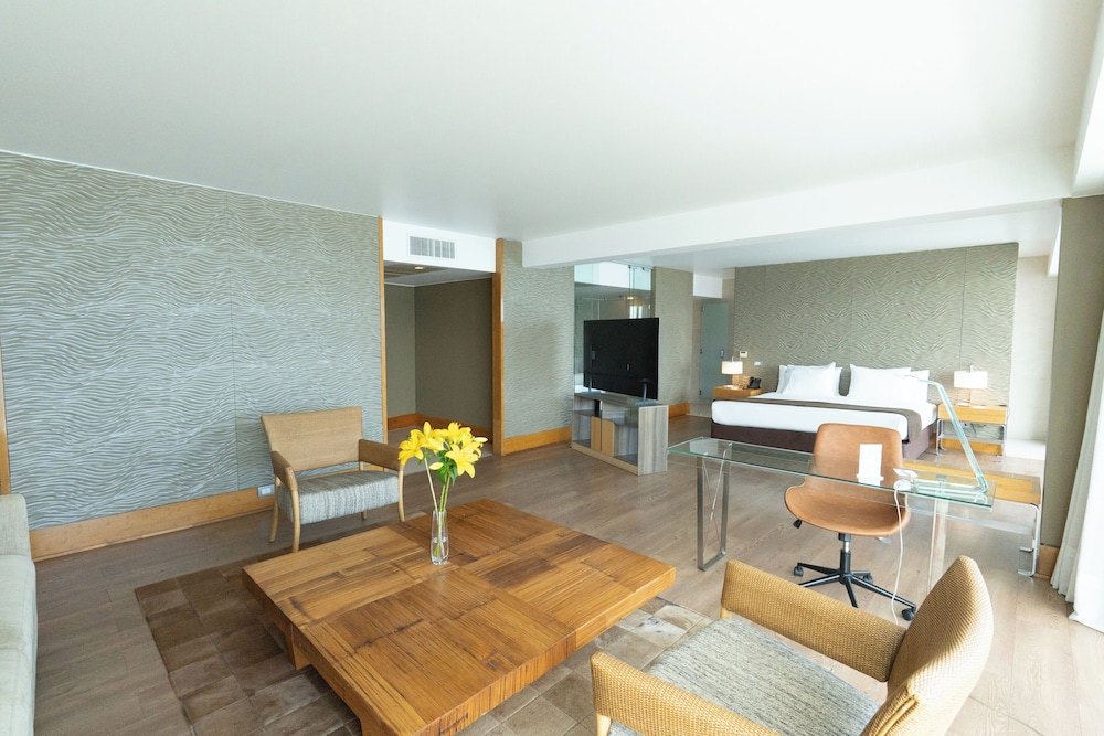 Premium Suite, 1 King Bed, Sea View (Single) - Photo 7