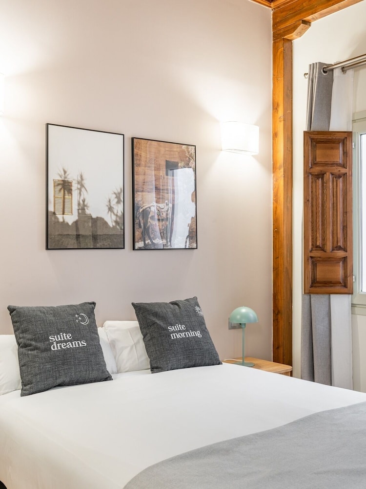 One-Bedroom Apartment with Balcony - Photo 3