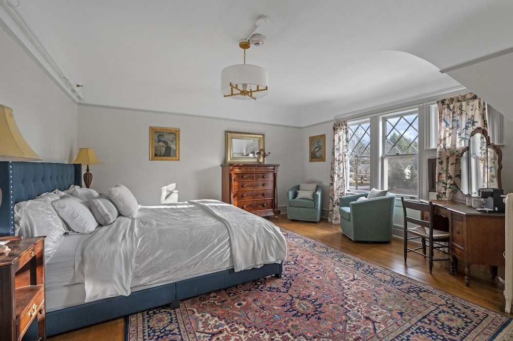 Mansion Room 5 photo 3