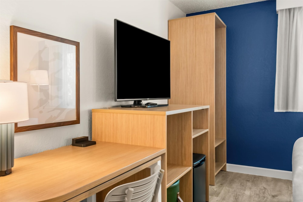 Room, 2 Queen Beds - Photo 3