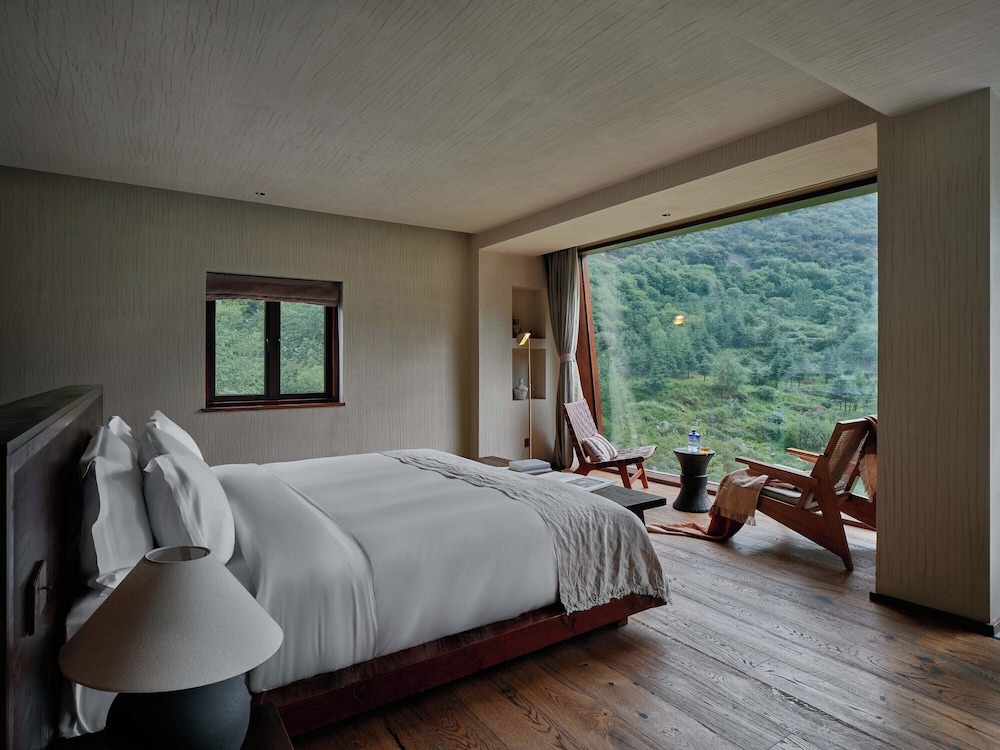 Superior Twin Room, Mountain View photo 2