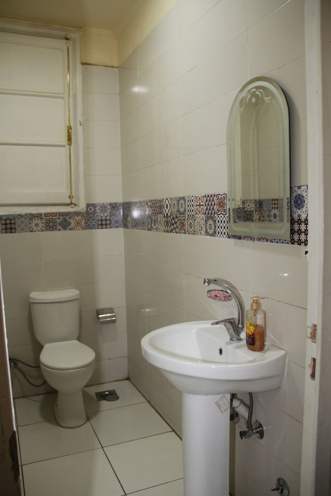 Quadruple Room, Private Bathroom - Photo 6