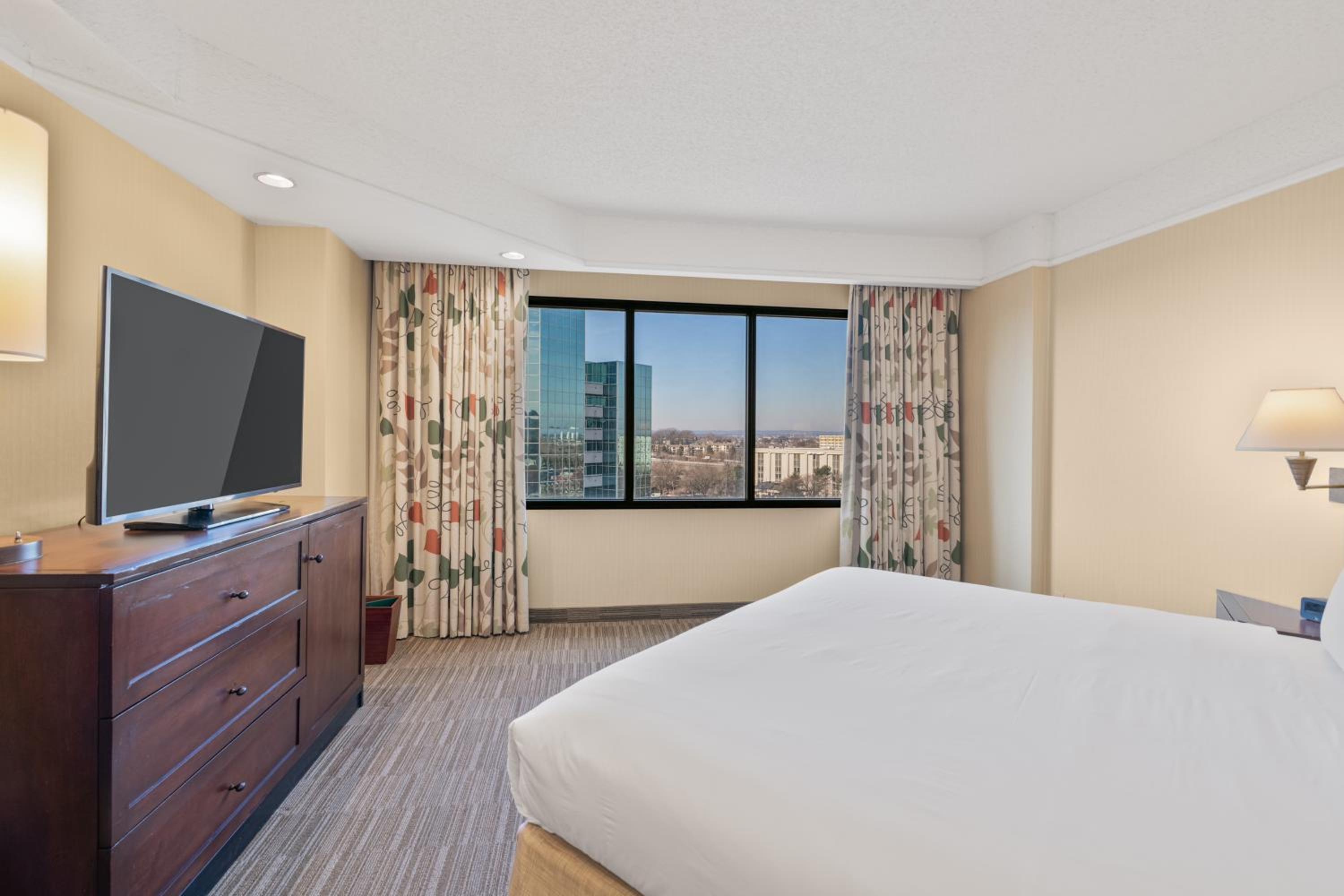 Superior King Suite - Photo 3