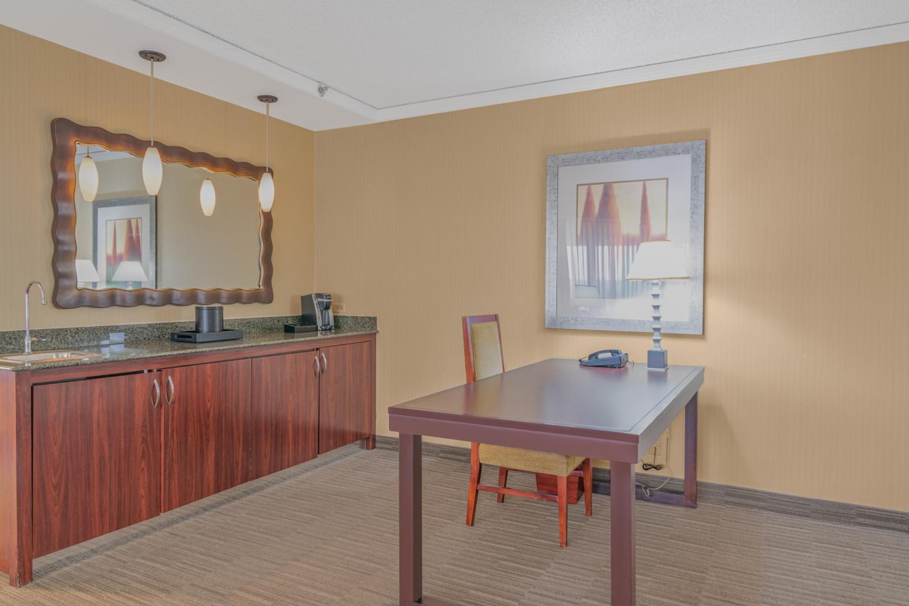Suite - Photo 6