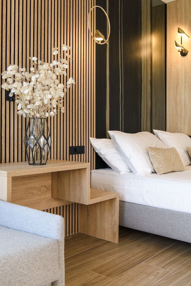 Deluxe Room, Sea View - Photo 10