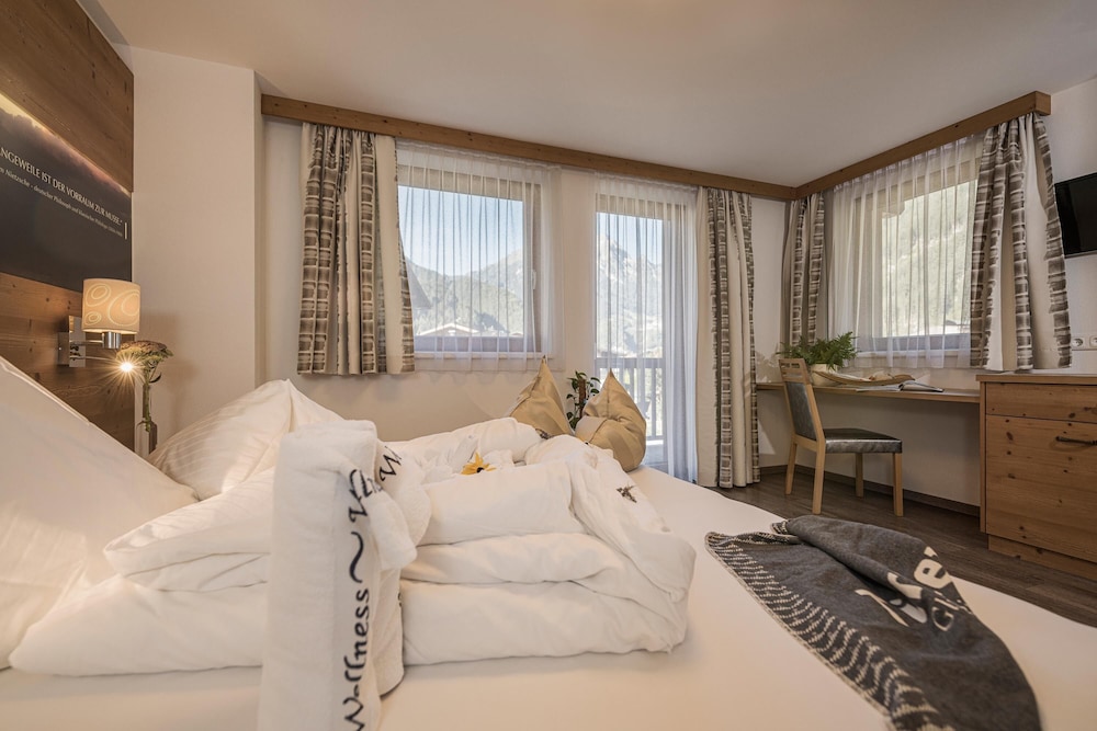 Executive Penthouse, 4 Bedrooms, Sauna (Private Spa, rooftop Terrace)