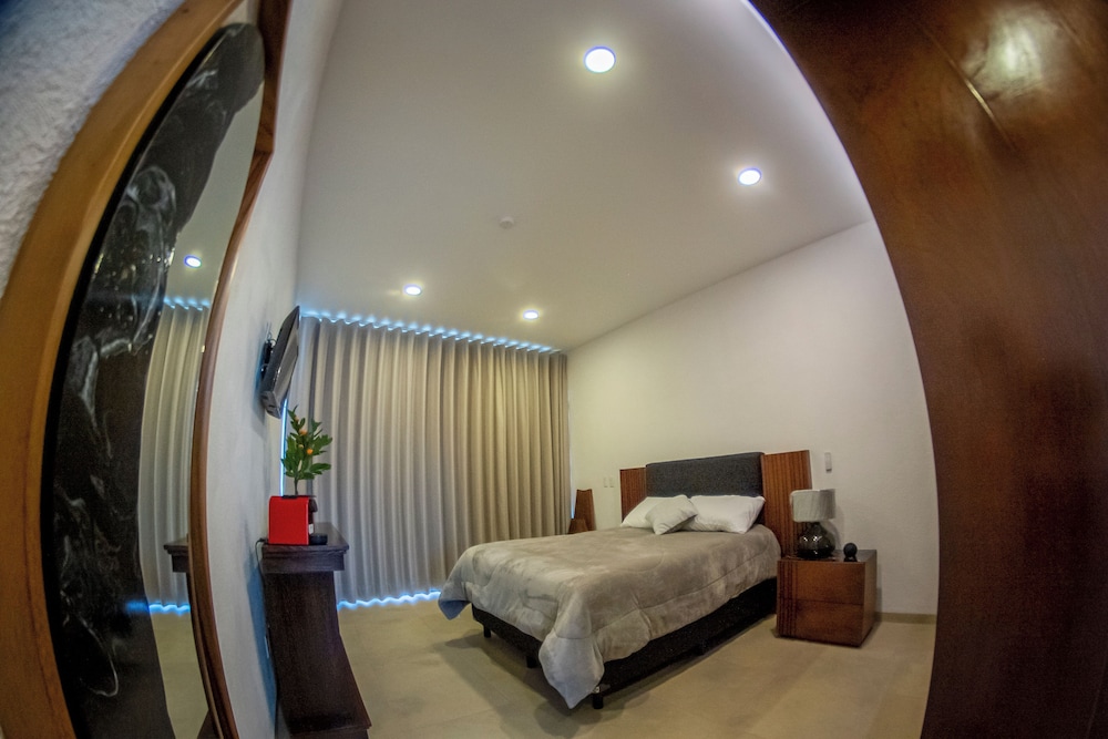 Comfort Room, Balcony, Garden View photo 1