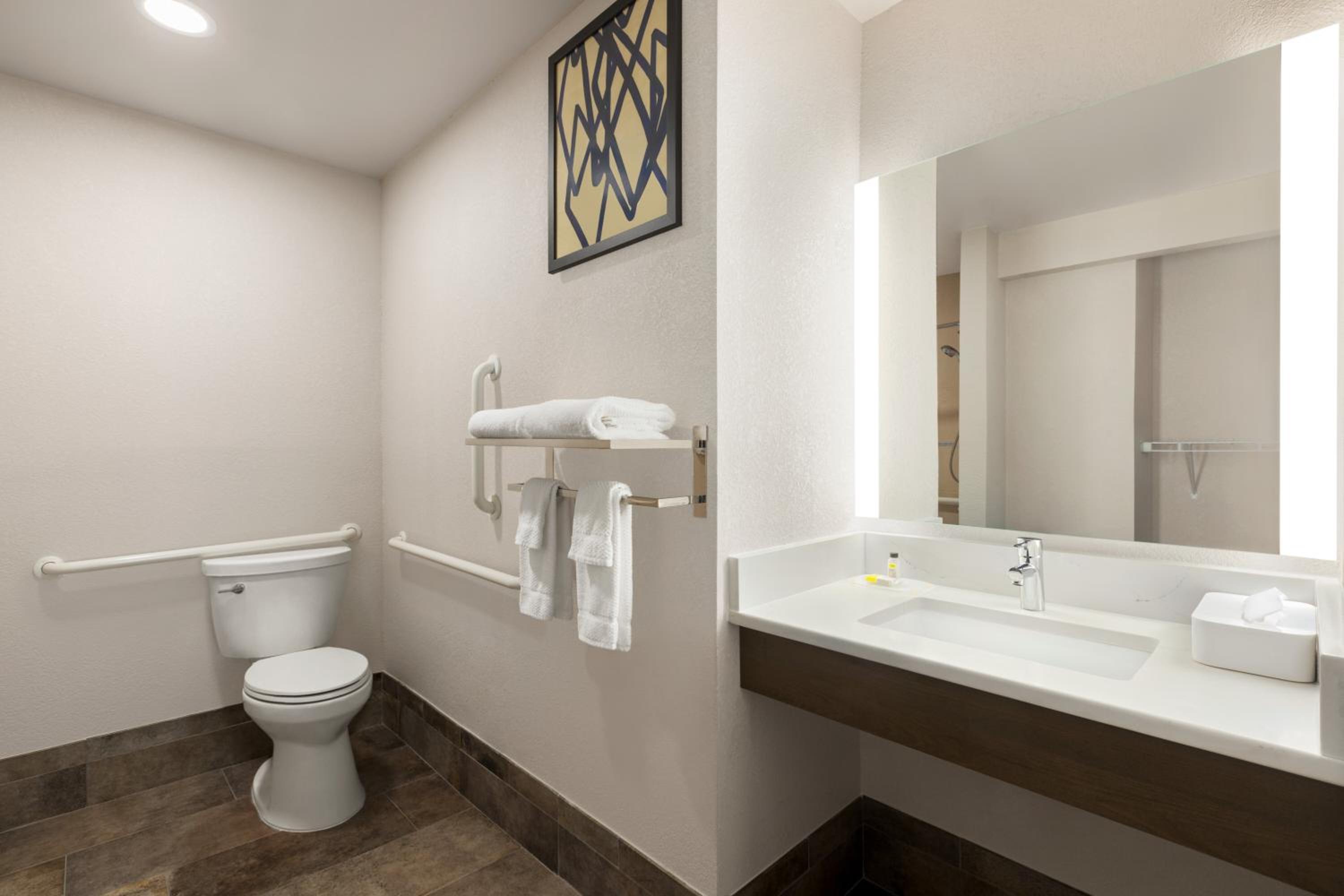 Queen Suite with Two Queen Beds - Photo 13