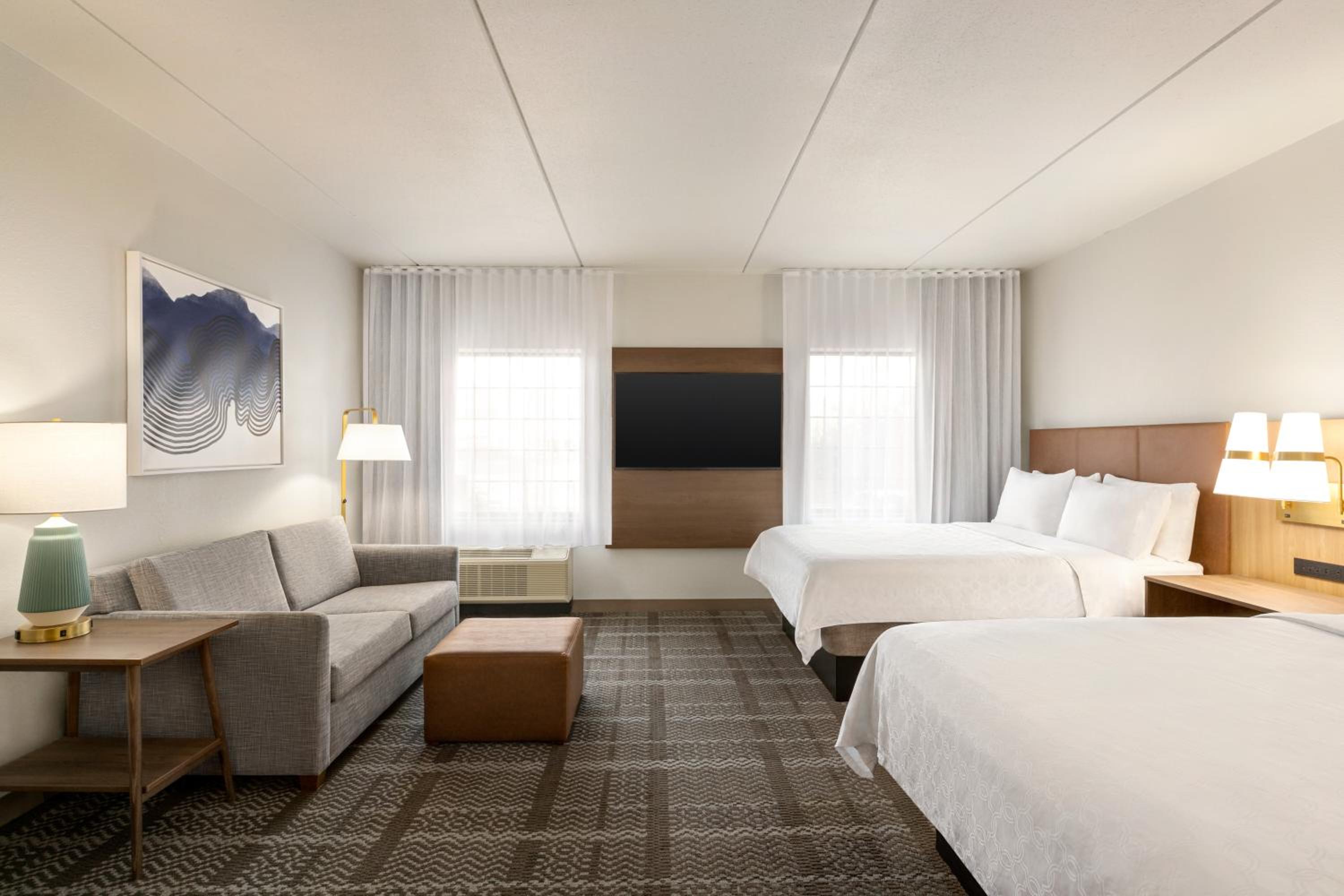 Queen Suite with Two Queen Beds - Photo 15