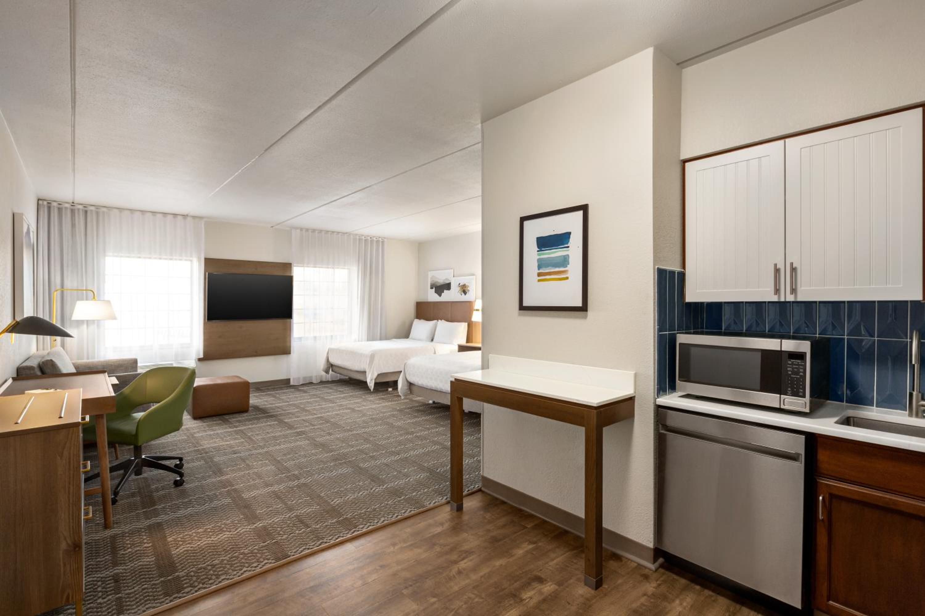 Queen Suite with Two Queen Beds - Photo 28