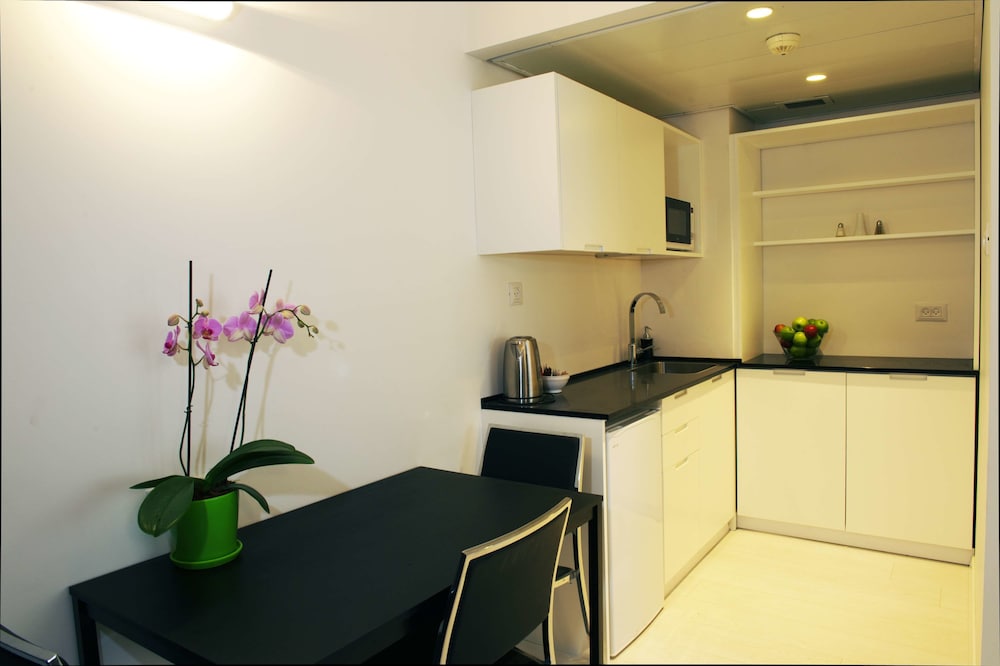 Suite, 1 Queen Bed, Non Smoking, Kitchenette - Photo 2