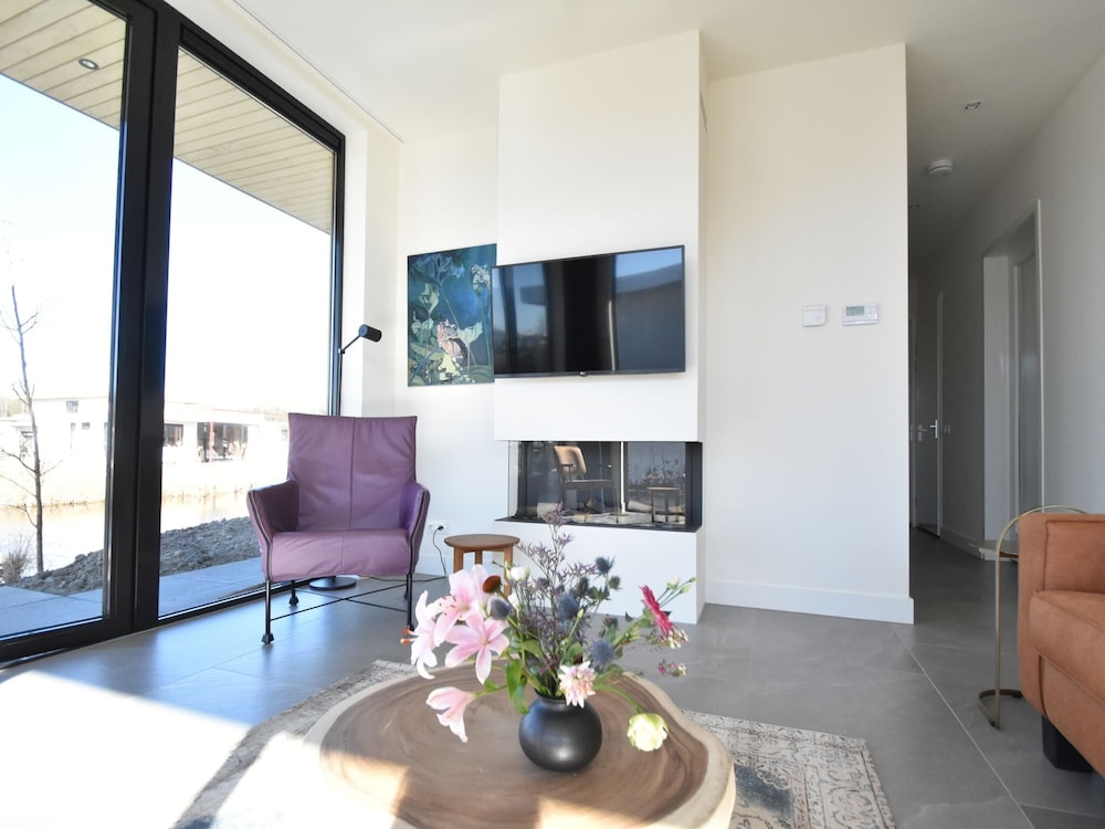 Villa photo 2
