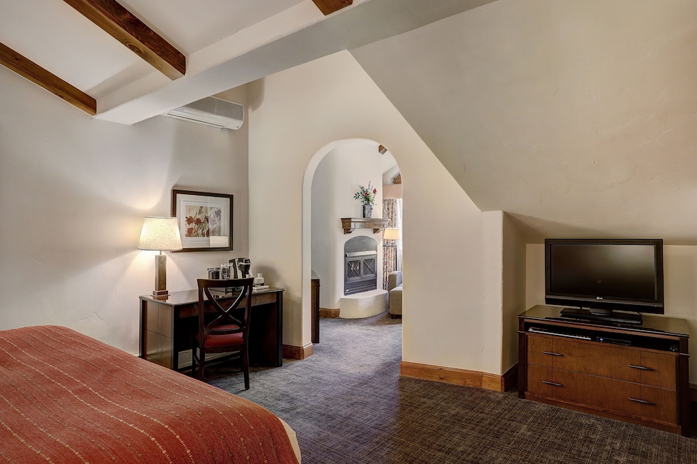 Junior Suite, 1 King Bed - Photo 1