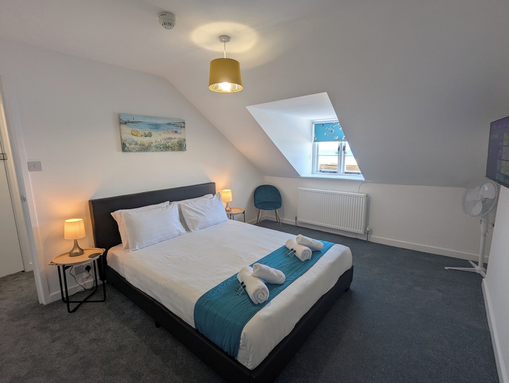Attic Triple, Sea View - Photo 1