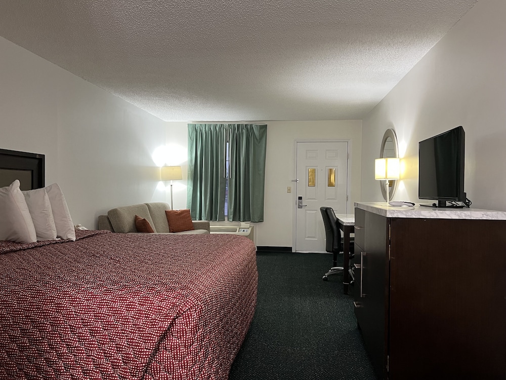Standard Room, 1 King Bed, Non Smoking photo 3