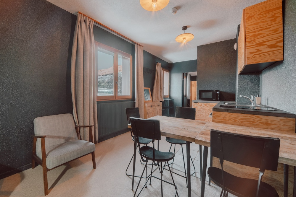 Traditional Apartment photo 2