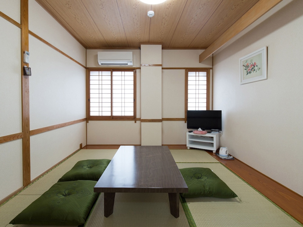 Japanese Room with Shared Washroom - Triple (Non-Smoking) photo 1