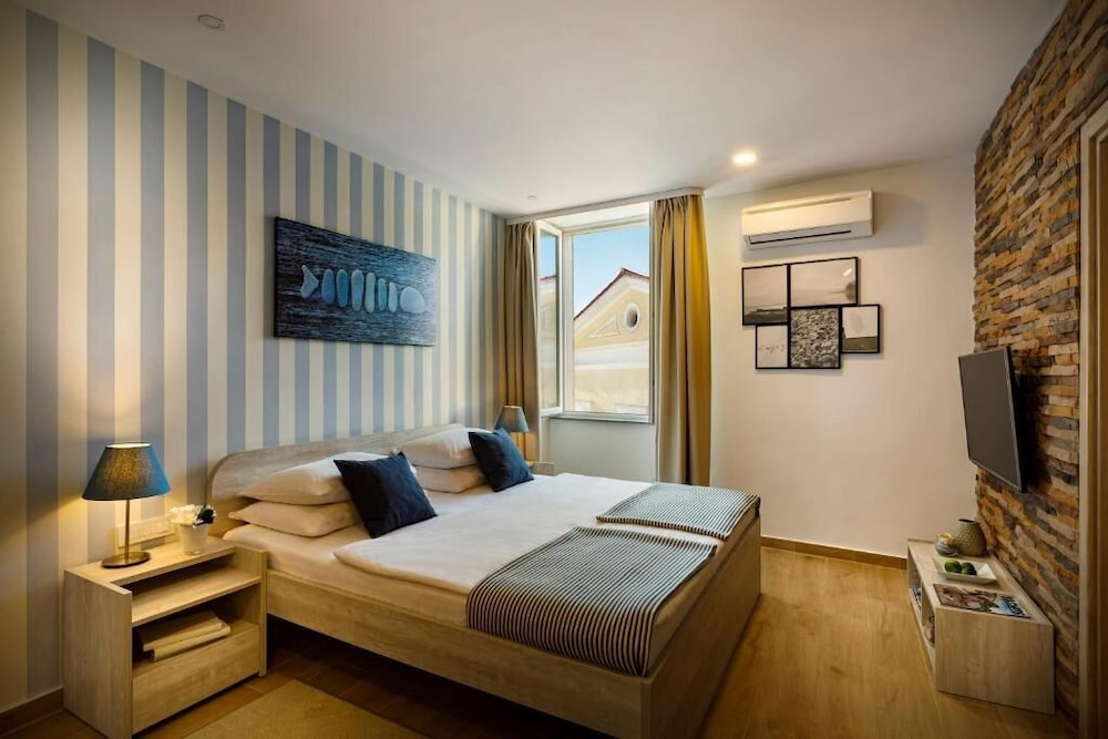 Room For 2 Old Town View - Old Town Suites And Rooms