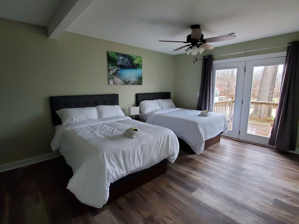 Design Cabin, 2 Bedrooms, Non Smoking, Lake View photo 1